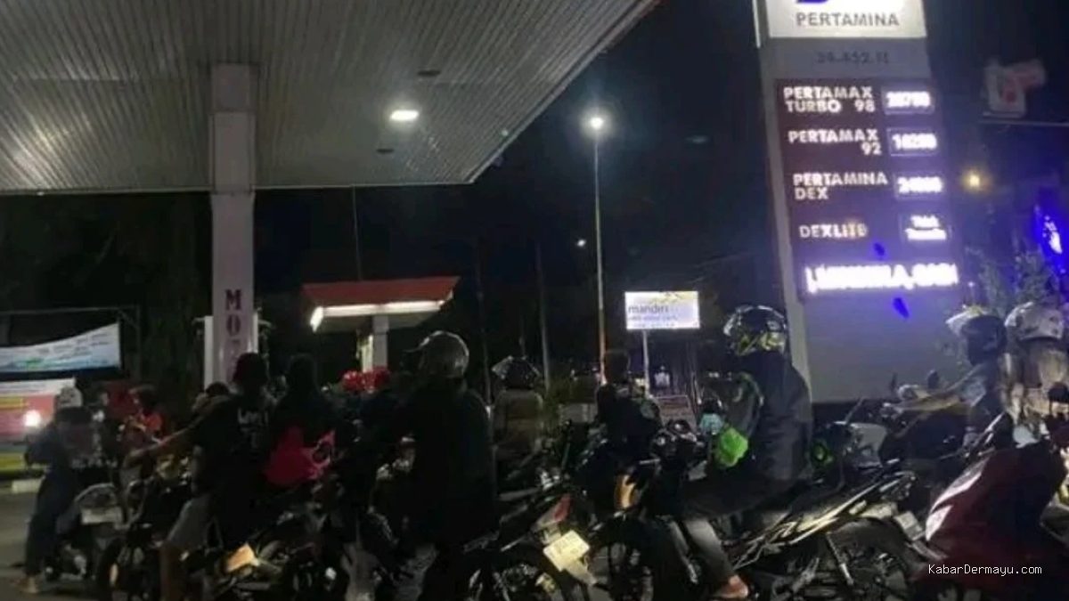 Antrean Pertalite SPBU Indramayu: Pertamax Lengang