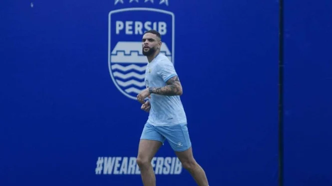Bintang Prancis Tinggalkan Persib: Pesan Menyentuh Manajemen
