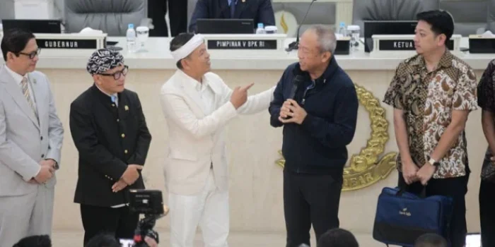 Dedi Mulyadi Penuhi Janji Berikan Bonus Rp1 Miliar untuk Persib Bandung Usai Raih Gelar Juara Tiga Kali Berturut-turut