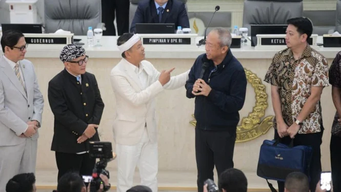 Dedi Mulyadi Penuhi Janji Berikan Bonus Rp1 Miliar untuk Persib Bandung Usai Raih Gelar Juara Tiga Kali Berturut-turut