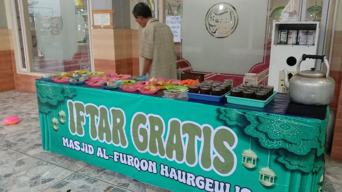 DKM Al-Furqon: Iftar Gratis Perkuat Kepedulian & Kebersamaan Umat