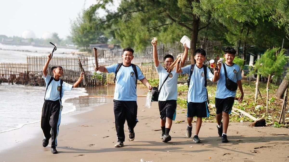 DLH Indramayu Peringati Hari Lingkungan: Aksi Bersih Pantai
