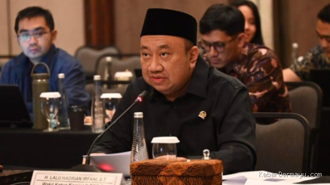 DPR Minta Hibah Motor Listrik BGN Tak Memberatkan Guru Honorer