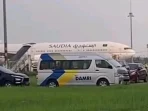 Jamaah Haji Indramayu Kloter 1 Tiba Kertajati, Sambut Haru Keluarga