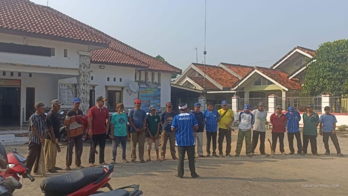Jumat Bersih Sumbermulya: Bangun Budaya Gotong Royong Pemdes