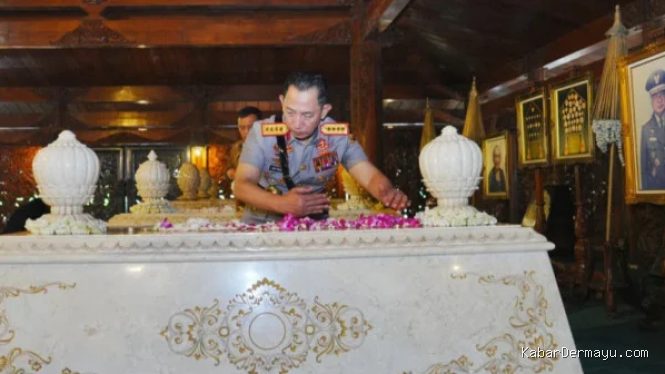 Kapolri Lanjutkan Tradisi Ziarah Makam Presiden
