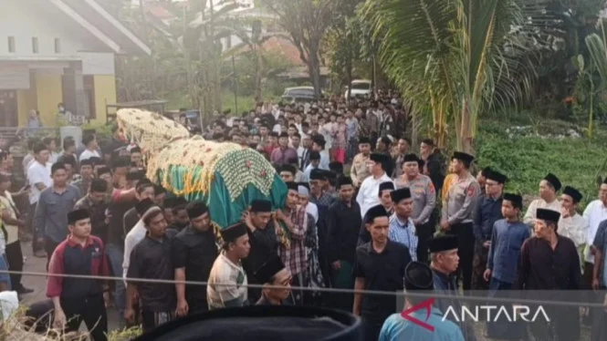 KH Adib Rofiuddin Izza, Pengasuh Buntet Cirebon, Berpulang