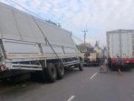 Kontainer Terperosok Jalur Pantura Indramayu, Lalu Lintas Melambat