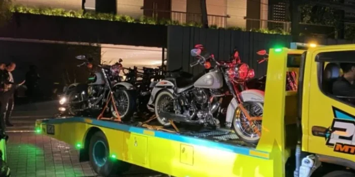 KPK Sita Porsche Merah, Harley Davidson, dan Valas dari Rumah Silmy Karim