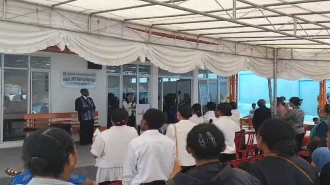 Lima Jenazah Korban Bom Perang Dunia II di Biak Dimakamkan