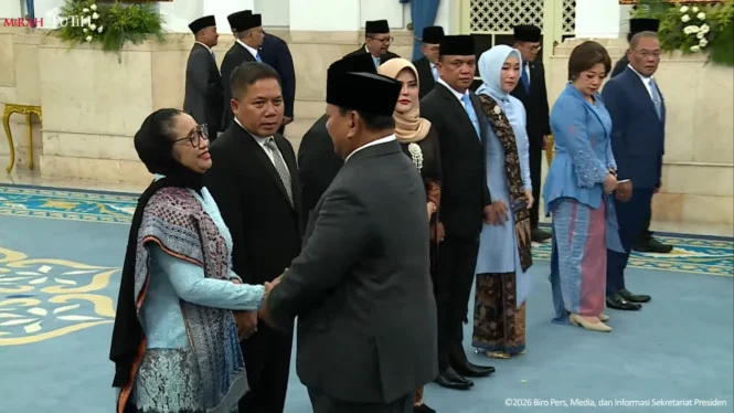Momen Nanik S Deyang Menangis Usai Dilantik Prabowo Sebagai Kepala BGN