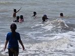 Pantai Tanjungpura Sukra: Primadona Wisatawan Lokal Akhir Pekan