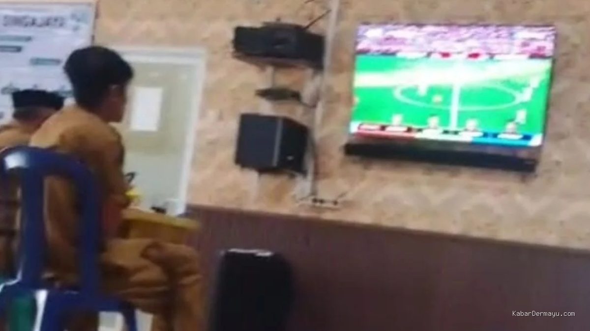 Pelayanan Desa Singajaya Amburadul, Kades Khaerul Anam Gagal Bina Perangkat