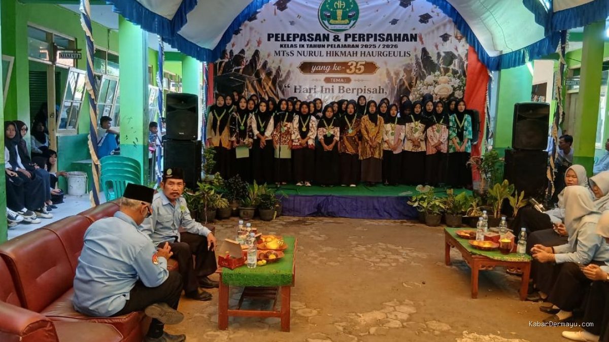 Pelepasan Siswa Kelas IX MTs Nurul Hikmah Haurgeulis: Khidmat dan Penuh Haru