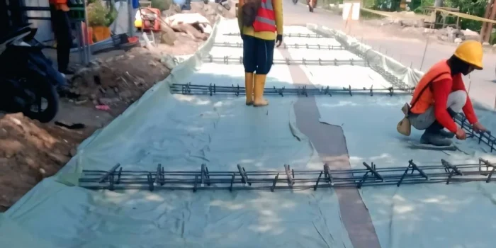 Pemangkasan Volume Proyek Rabat Beton Gabuswetan: Kontraktor Dituding Cari Untung