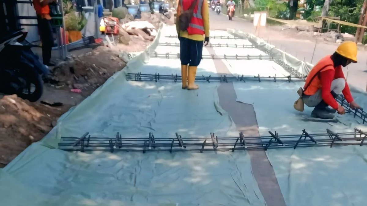 Pemangkasan Volume Proyek Rabat Beton Gabuswetan: Kontraktor Dituding Cari Untung