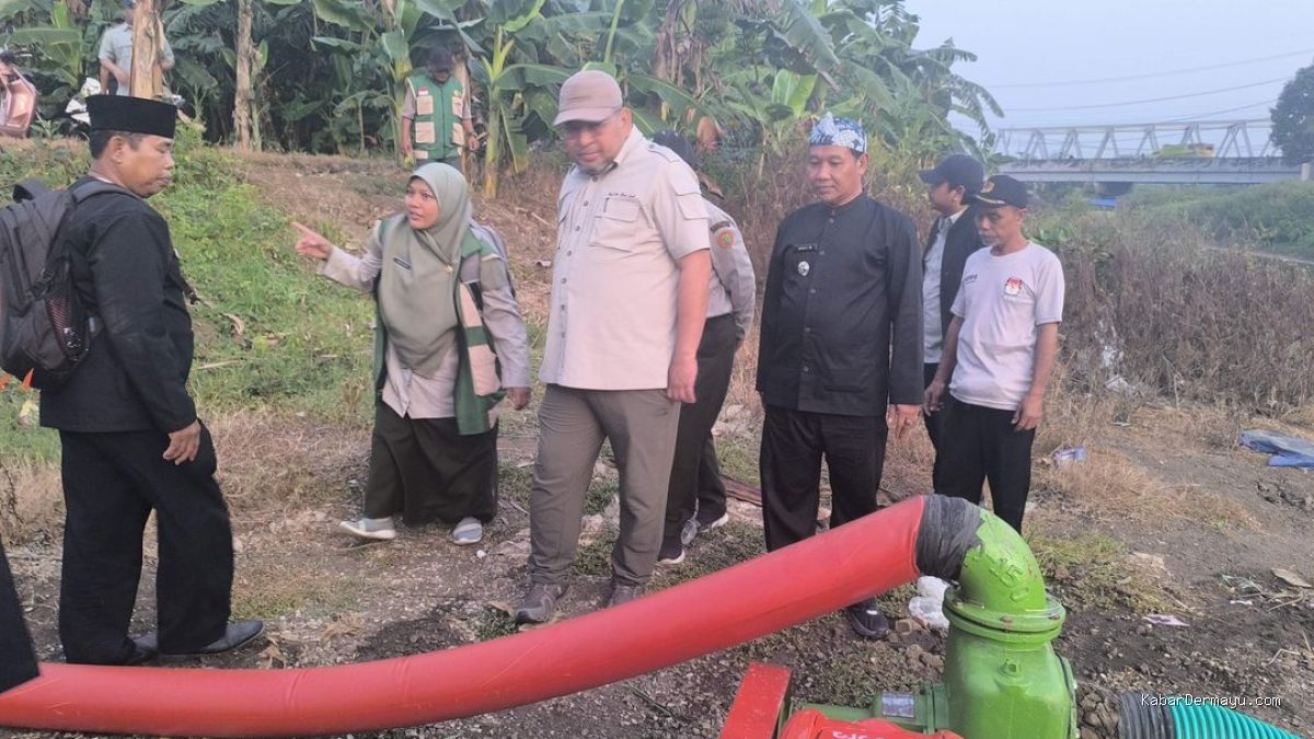 Petani Sukra Indramayu Terima Bantuan Pompa Air Kementan RI