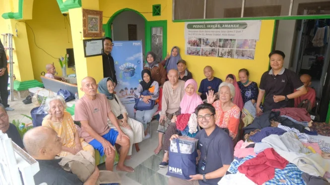 PNM Salurkan Pakaian RE3 For-E untuk Disabilitas dan Lansia