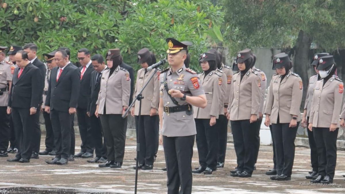 Polres Indramayu Ziarah Hari Bhayangkara ke-80 di TMP