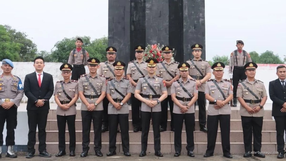 Polres Indramayu Ziarah & Tabur Bunga Jelang Hari Bhayangkara ke-80
