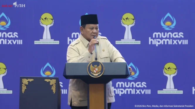 Prabowo Ceritakan Pengalaman Gunakan Mobil Maung yang Atapnya Bocor