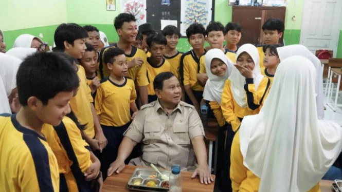 Prabowo Pastikan Program MBG Tetap Jalan Meski Bos BGN Dicopot, Istana: Tidak Boleh Terganggu