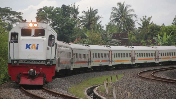 Ratusan Pelemparan Benda ke Kereta Api, Mayoritas Pelaku di Bawah Usia 17 Tahun, Melukai Masinis dan Penumpang