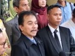 roy-suryo-ditangkap-polisi-istri-beri-kabar-pertama-lewat-telepon-62805 Roy Suryo Ditangkap Polisi, Istri Beri Kabar Pertama Lewat Telepon