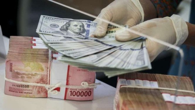 Rupiah Anjlok ke Rp17.839/Dolar AS: Geopolitik & Inflasi Jadi Tekanan