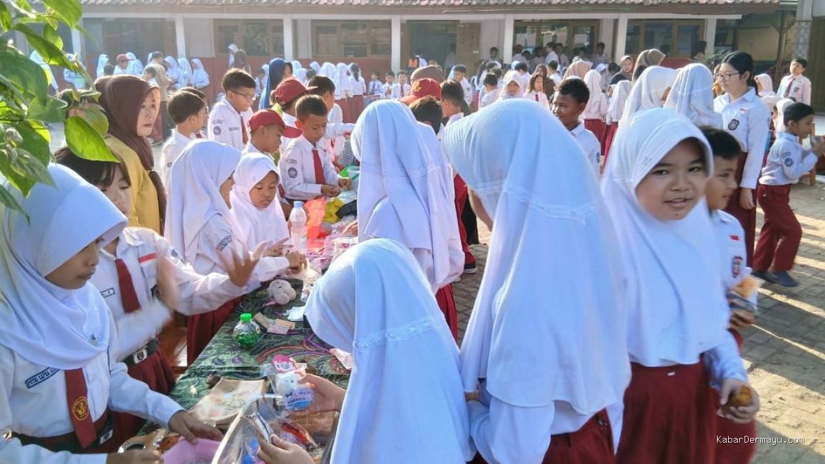 SDN 1 Haurgeulis: Bazar Sekolah Ajarkan Wirausaha Dini