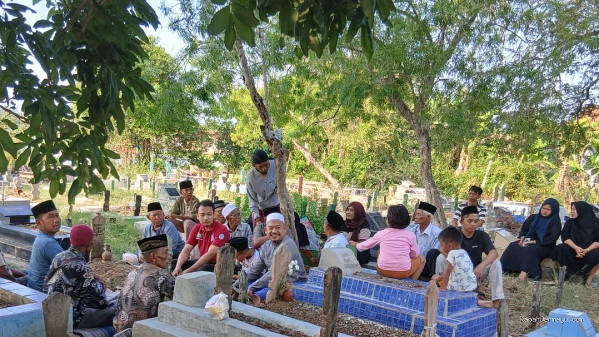 Tradisi Unik Blok Danayasa: Ganti Batu Nisan dengan Tawasulan