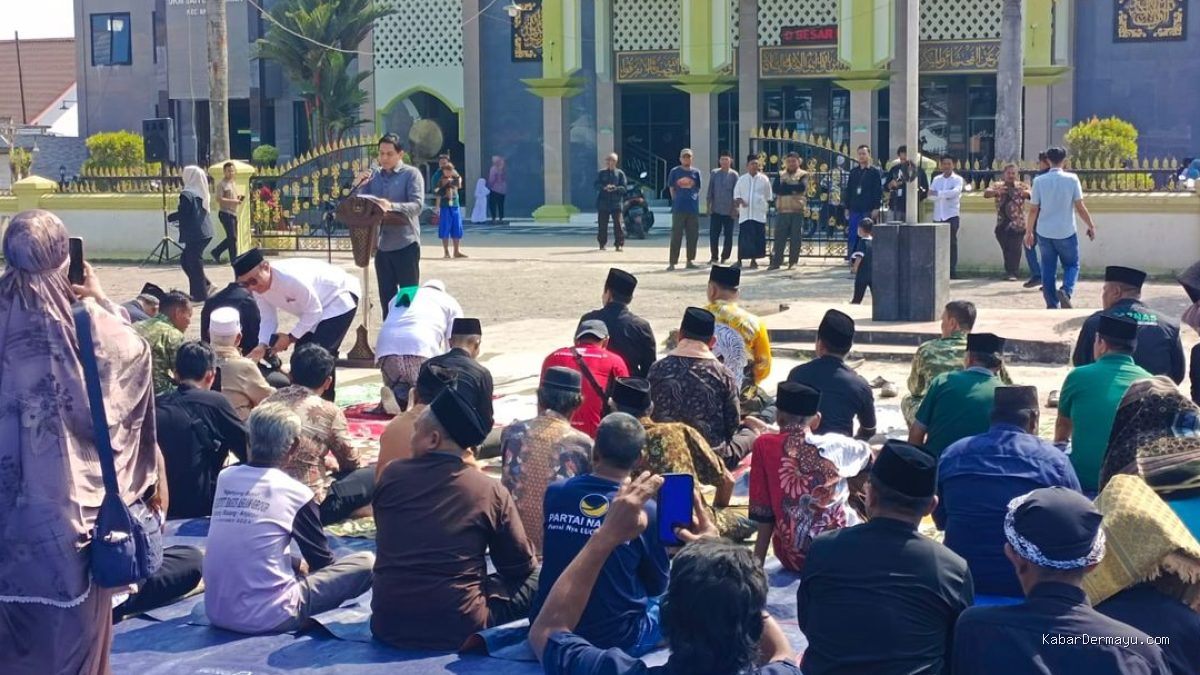 Bupati Indramayu Pimpin Salat Istisqa di Anjatan Memohon Hujan