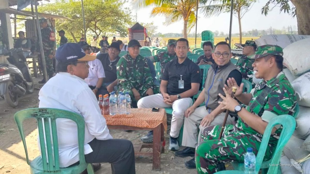 Dandim Krangkeng Turun Sawah: Kawal Gabah Petani Demi Ketahanan Pangan