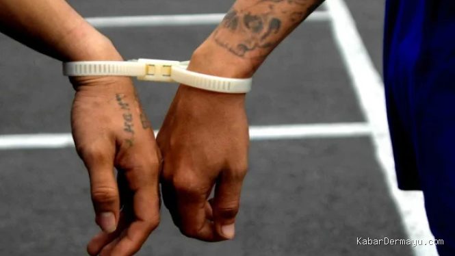 Dua Pelaku Curanmor yang Tembak Warga di Jaktim Ditangkap, Senpi Rakitan Disita