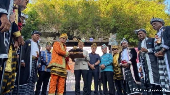 Fadli Zon Dianugerahi Gelar Adat Muna Sangia Tilano Lia Metaduno, Ini Arti Pentingnya
