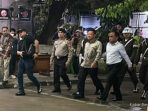 Gaya Berbusana Febrie Adriansyah Saat Tiba di Rutan KPK: Berbatik Tanpa Rompi Tahanan