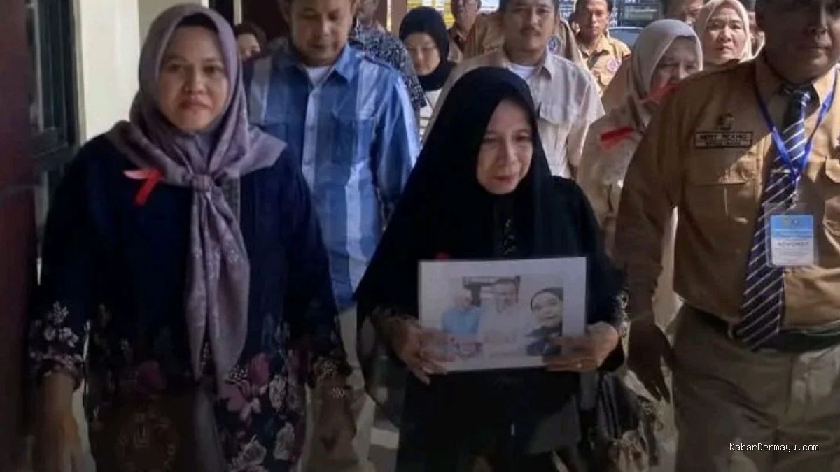 Hening PN Indramayu: Keluarga Korban Bawa Foto Lima Nyawa, Vonis Mati?