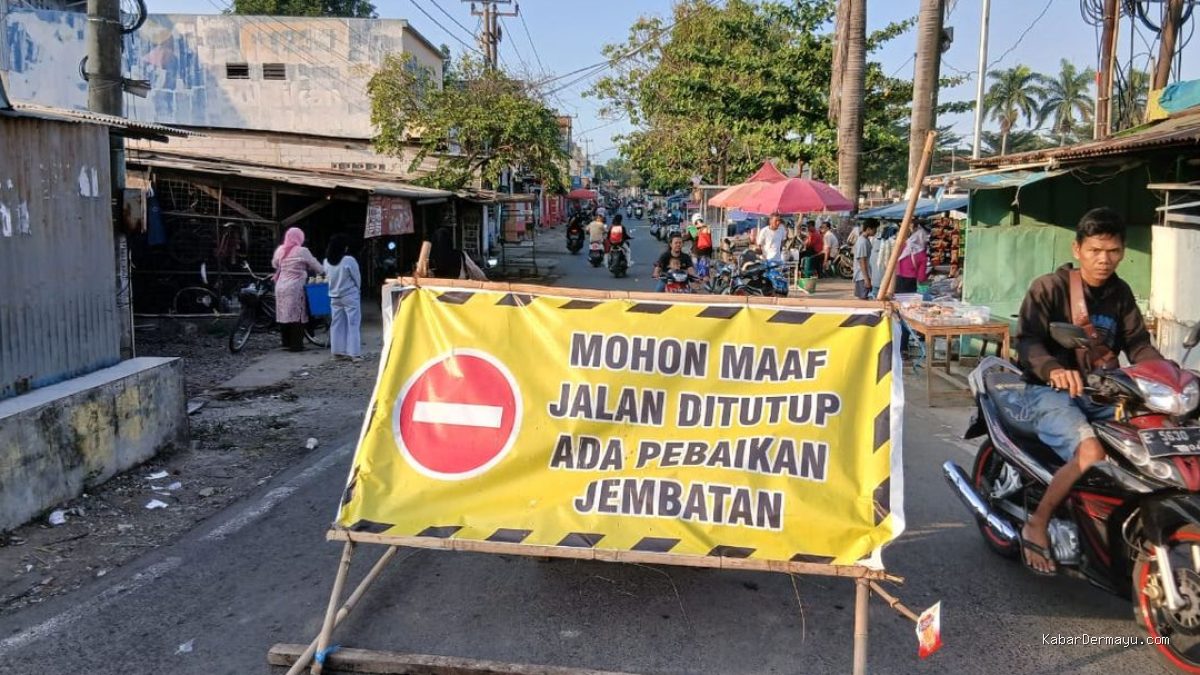 Jembatan Amblas Haurgeulis: Warga Terpaksa Putar Jauh, Pemkab Diminta Bertindak