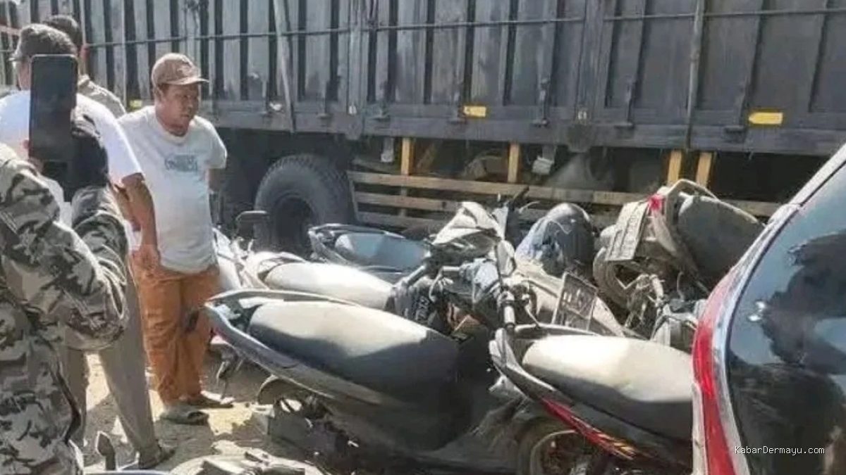 Kecelakaan di Pantura Sukra Indramayu, Belasan Motor Jadi Korban