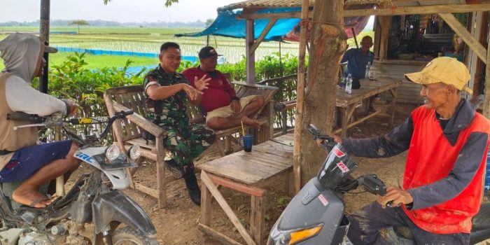Koptu Lukman Perkuat Sinergi Warga Lewat Komsos di Desa Cikedung