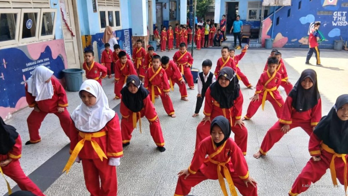 Latihan Fisik Dasar Tapak Suci di SD Muhammadiyah Haurgeulis
