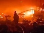 pabrik-rumah-kayu-terbakar-hebat-4-damkar-indramayu-beraksi-66200 Pabrik Rumah Kayu Terbakar Hebat: 4 Damkar Indramayu Beraksi