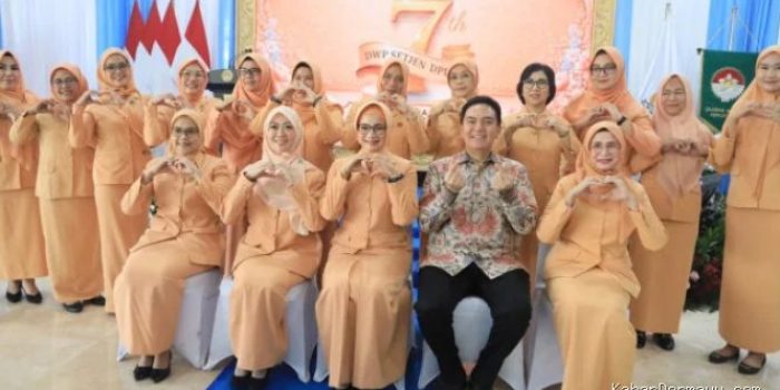 Perempuan Indonesia: Manfaatkan Teknologi untuk Inovasi & Belajar