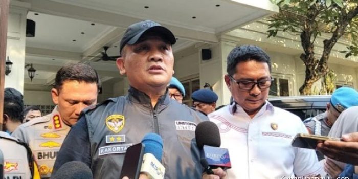Polisi Bersenjata Lengkap Amankan Kafe dan Money Changer di Jaksel Terkait 3 Kasus Korupsi
