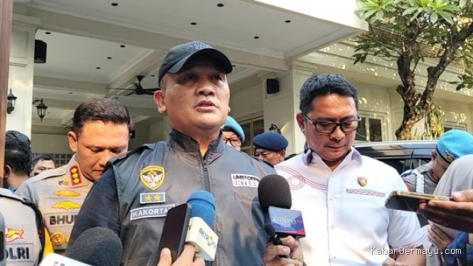 Polisi Bersenjata Lengkap Amankan Kafe dan Money Changer di Jaksel Terkait 3 Kasus Korupsi