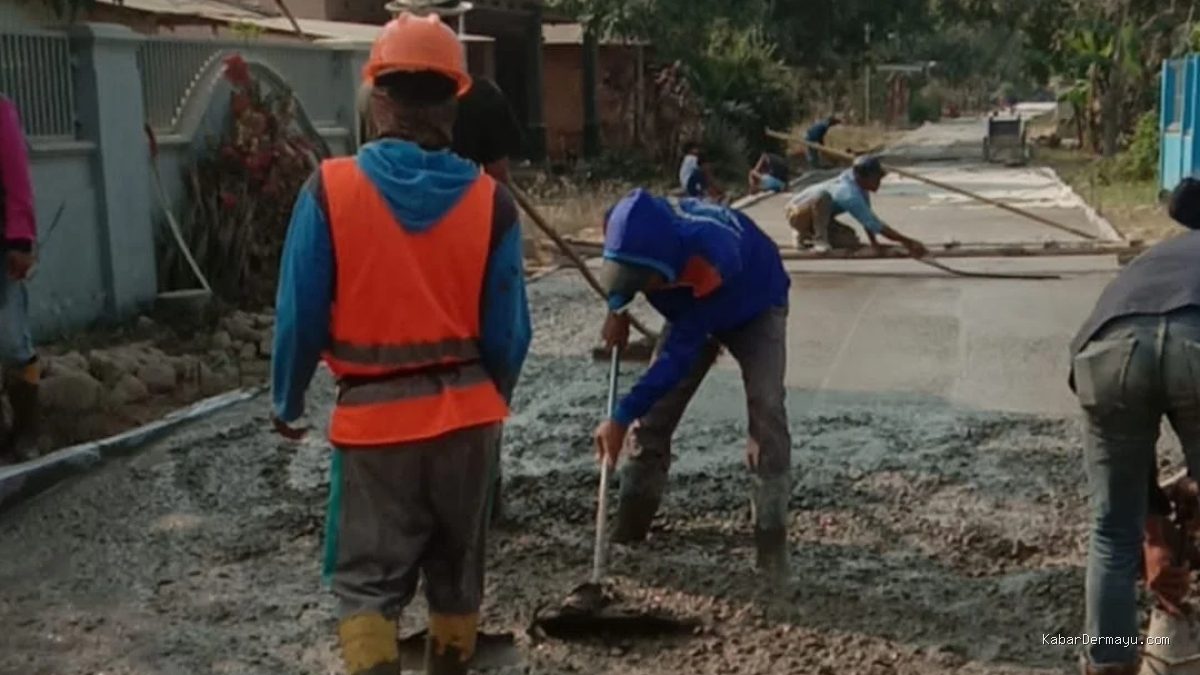 Proyek Cor Beton Jalan Temiyang-SP Pejaten Indramayu Asal Jadi