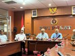 pwi-pusat-desak-hotman-paris-minta-maaf-dinilai-rendahkan-wartawan-74501 PWI Pusat Desak Hotman Paris Minta Maaf: Dinilai Rendahkan Wartawan