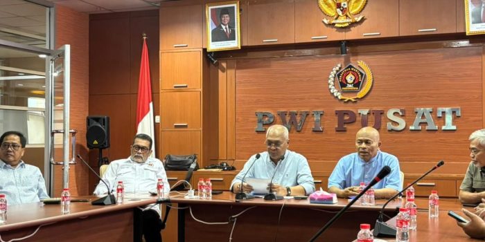 pwi-pusat-desak-hotman-paris-minta-maaf-dinilai-rendahkan-wartawan-74501 PWI Pusat Desak Hotman Paris Minta Maaf: Dinilai Rendahkan Wartawan