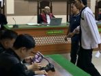 ririn-kuasa-hukum-tuntut-bebas-total-bukti-jaksa-lemah-cctv-tidak-utuh-75247 Ririn: Kuasa Hukum Tuntut Bebas Total, Bukti Jaksa Lemah, CCTV Tidak Utuh