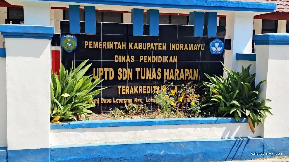 SDN Tunas Harapan Losarang Diduga Langgar Edaran Bupati, Ada Apa?